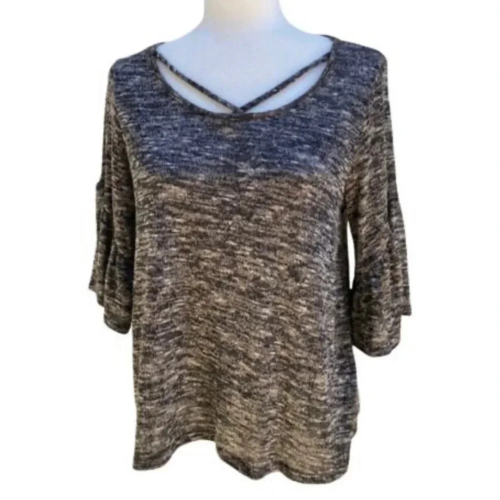 Caution to the Wind Womens Size M Gray Knit Blouse Bell Sleeve Stretch Top New